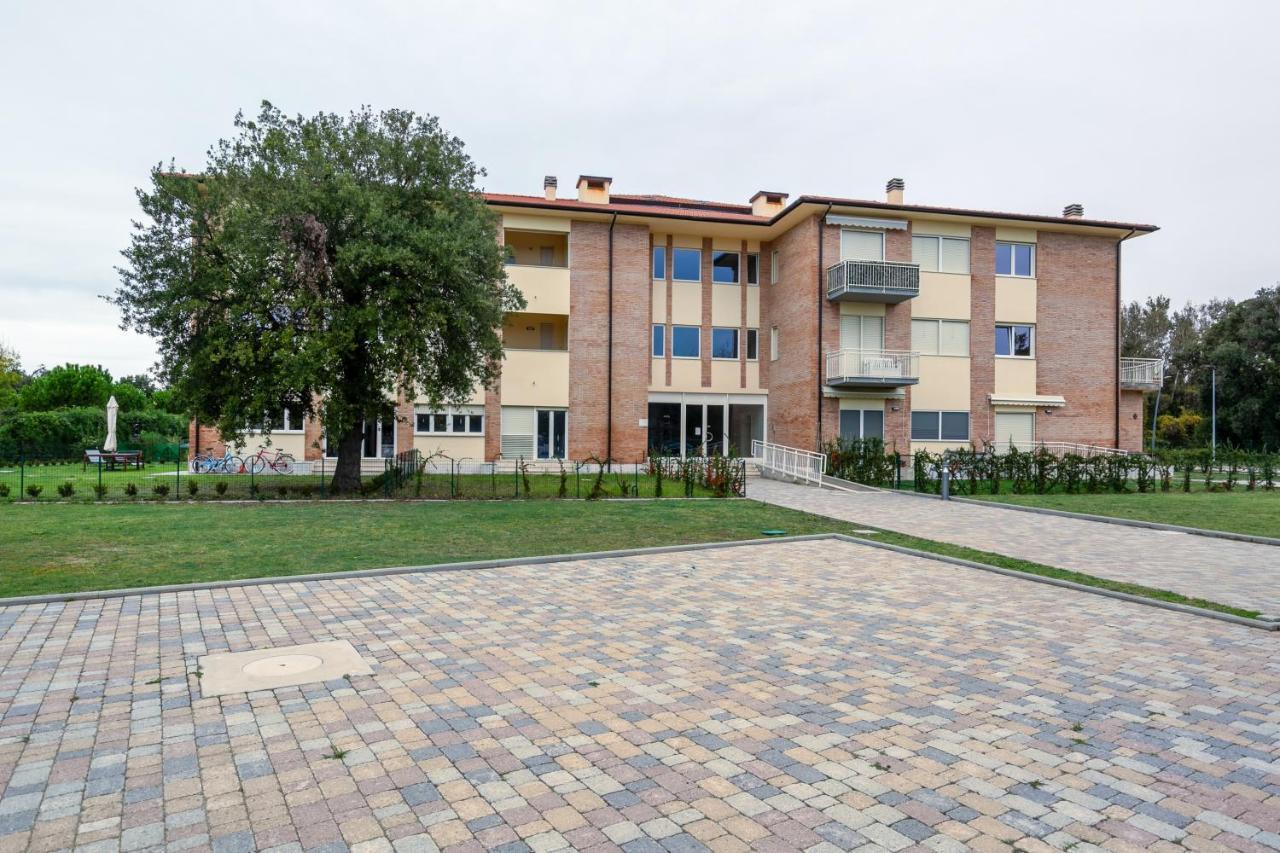 Seaside Flat With Swimming Pool And Private Parking Apartamento Calambrone Exterior foto
