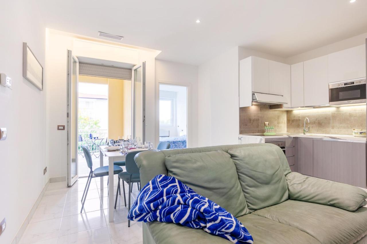 Seaside Flat With Swimming Pool And Private Parking Apartamento Calambrone Exterior foto