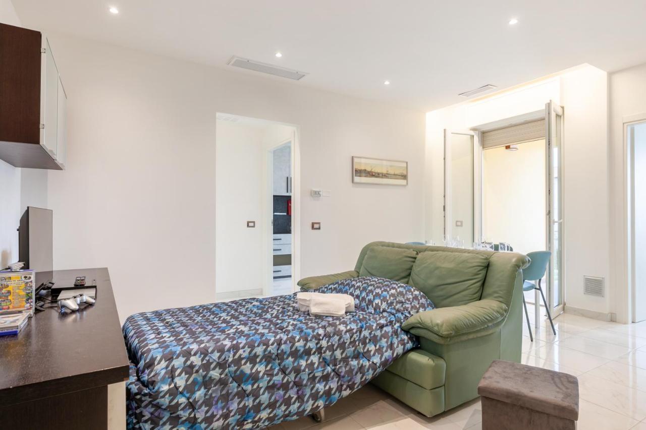 Seaside Flat With Swimming Pool And Private Parking Apartamento Calambrone Exterior foto